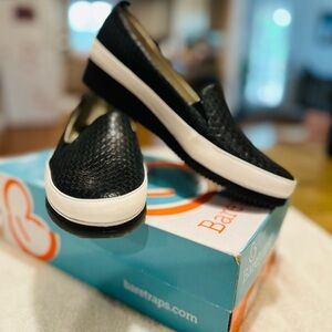 NEW Baretraps Hope Womens Black Faux Snakeskin Heeled Loafers Shoes sz 8.5